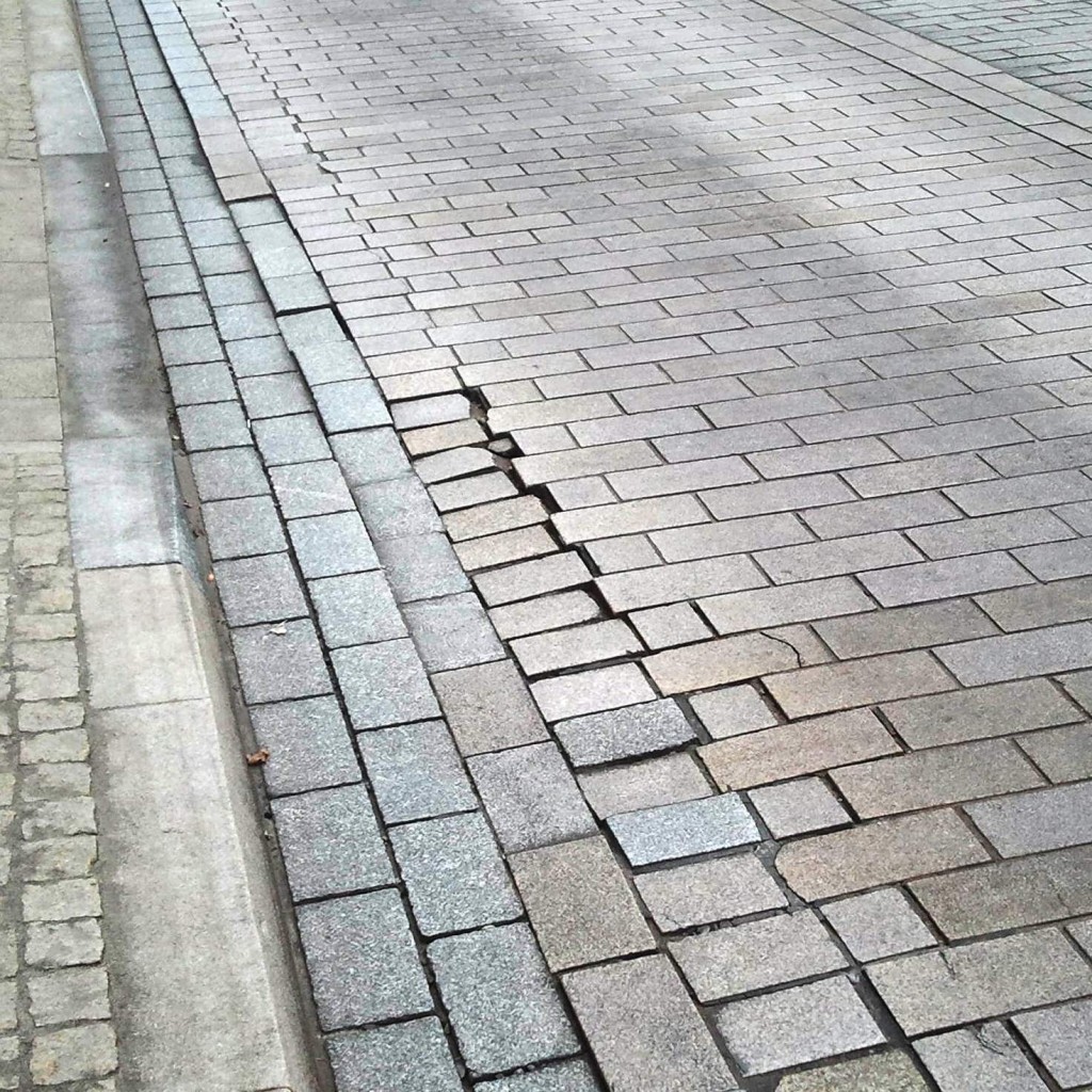 dziura Krakowskie Przedmieście