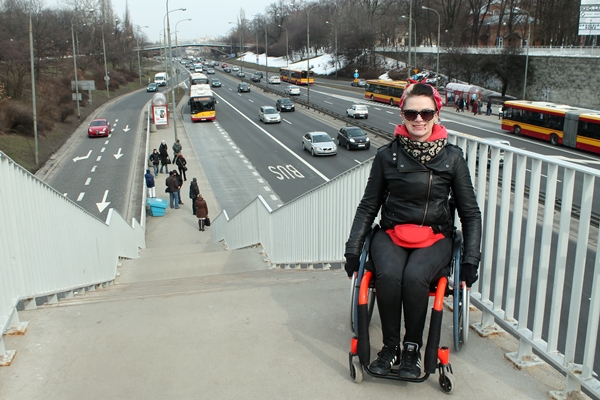 Przystanki autobusowe na Trasie Łazienkowskiej - mimo remontów wciąż niedostępne