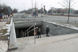 Wejście do przejścia podziemnego po remoncie (kwiecień 2013)